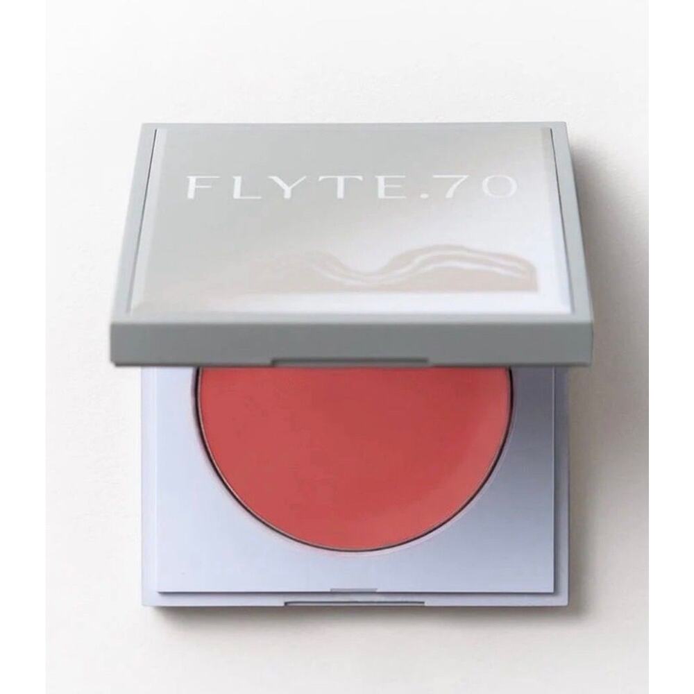 Flyte.70 HazyCheek.Crème RT$36.00  Shade: Heartbreaker